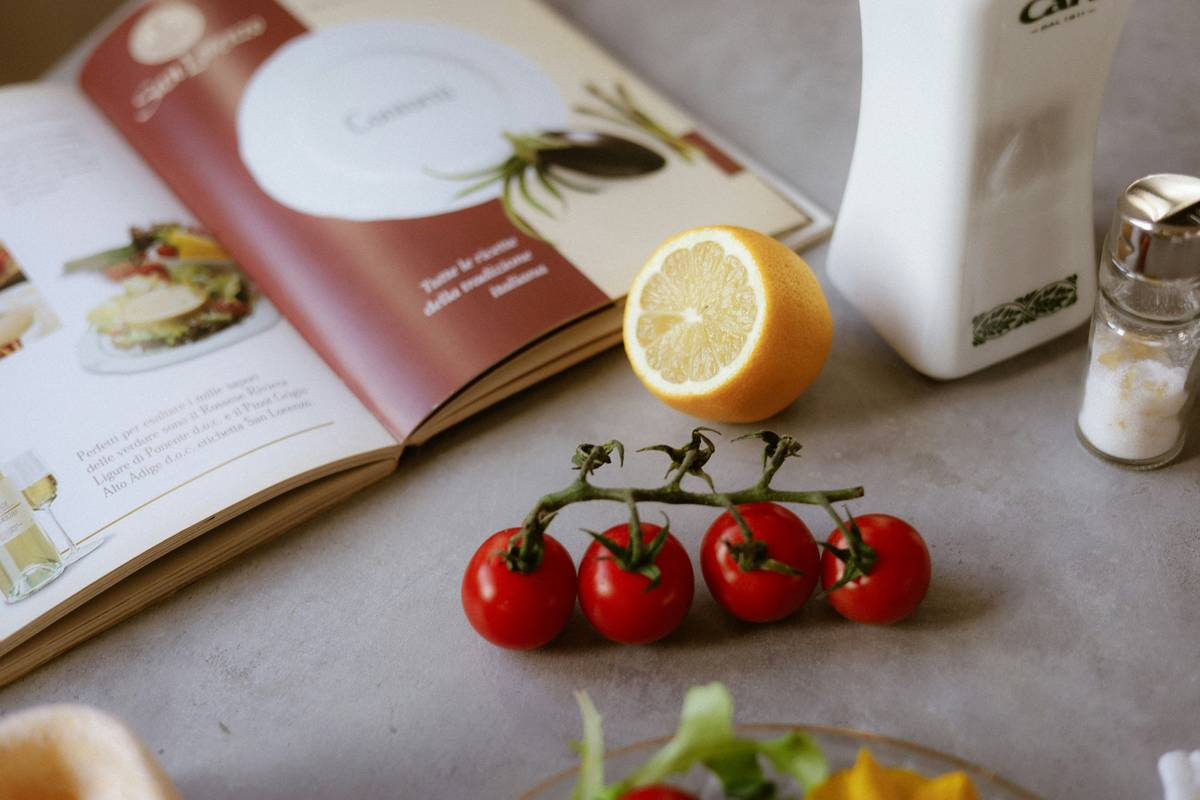 Health Plates FAQs illustrated with fresh ingredients and meal prep containers