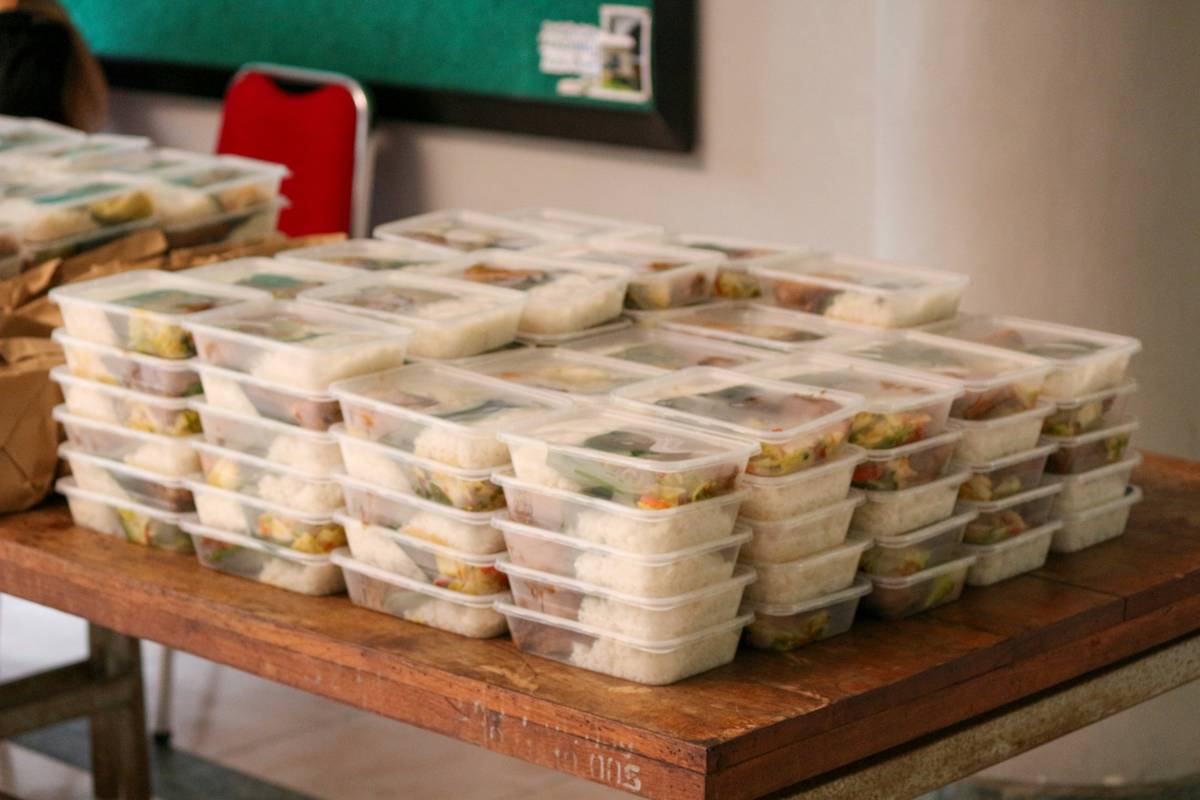 Health Plates Communication Plans showing a bistromd meal with annotated callouts explaining timing, pairing, and purpose
